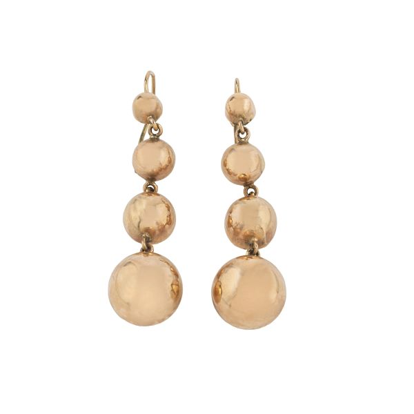 



PAIR OF EARRINGS WITH SPHERES IN 12KT ROSE GOLD