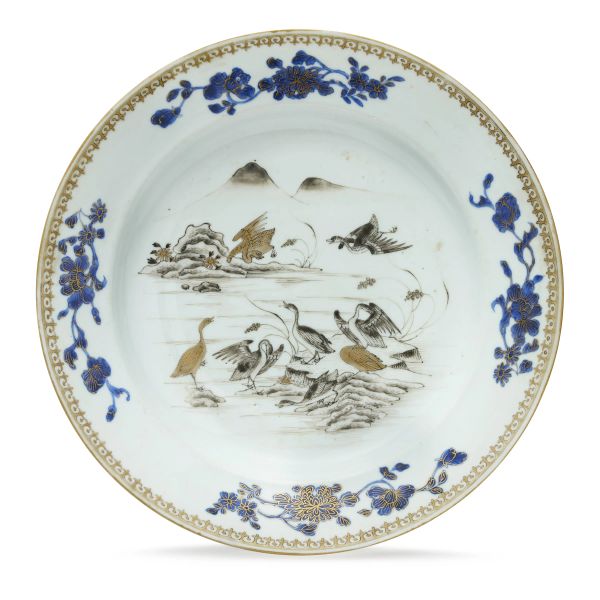 



A BLUE AND GILT-DECORATED PORCELAIN PLATE, CHINA, QING DYNASTY, 18TH CENTURY