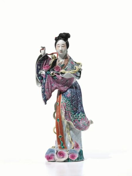 Figura Cina, sec. XX,&nbsp; porcellana policroma raffigurante figura femminile&nbsp;
