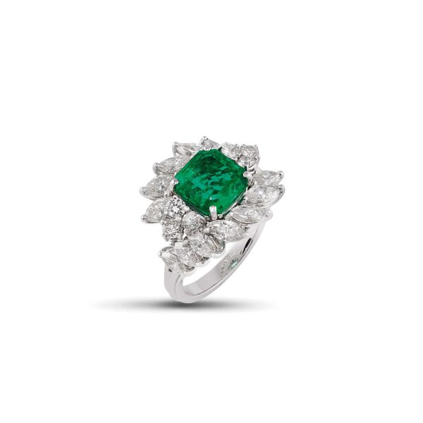 



ANELLO CON SMERALDO E DIAMANTI