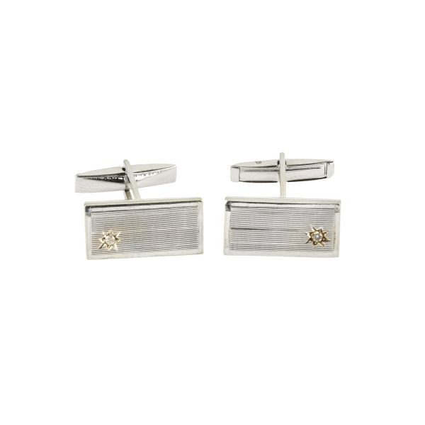 



PAIR OF CUFFLINKS IN 18KT WHITE GOLD