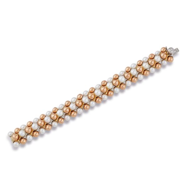 Chaumet - 



CHAUMET PEARL BRACELET IN 18KT THREE TONE GOLD