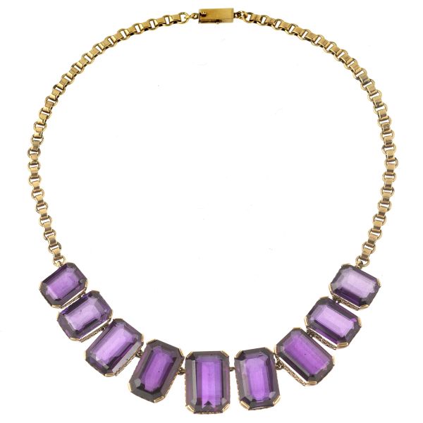 



COLLANA CON PIETRE SINTETICHE