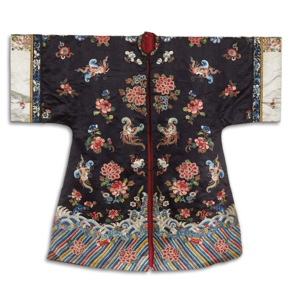 



AN IMPERIAL EMBROIDERED SILK ROBE, CHINA, QING DYNASTY, 19TH CENTURY