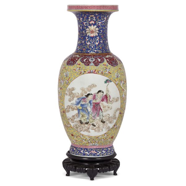 A VASE, CHINA, REPUBLIC PERIOD (1912-1949)