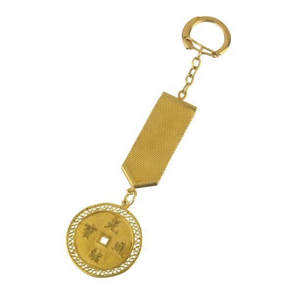



KEYCHAIN WITH A PENDANT IN GOLD