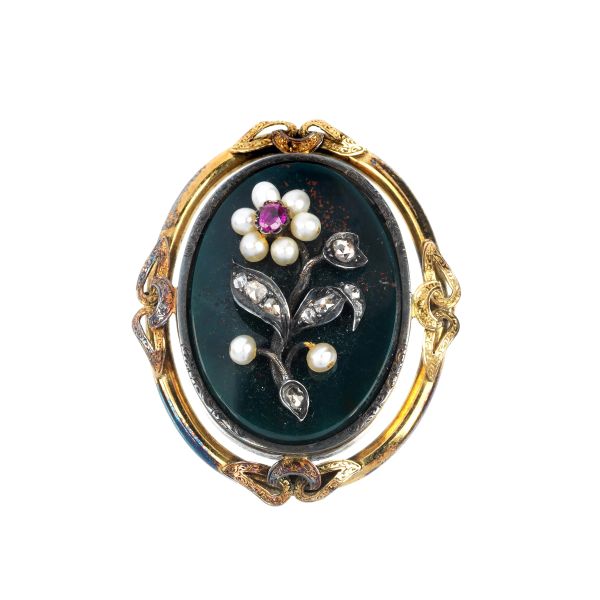 JASPER PEARL AND DIAMOND BROOCH IN GOLD AND SILVER