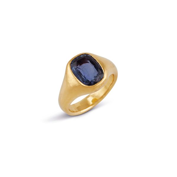 



CHANGE COLOR SAPPHIRE IN 22KT YELLOW GOLD