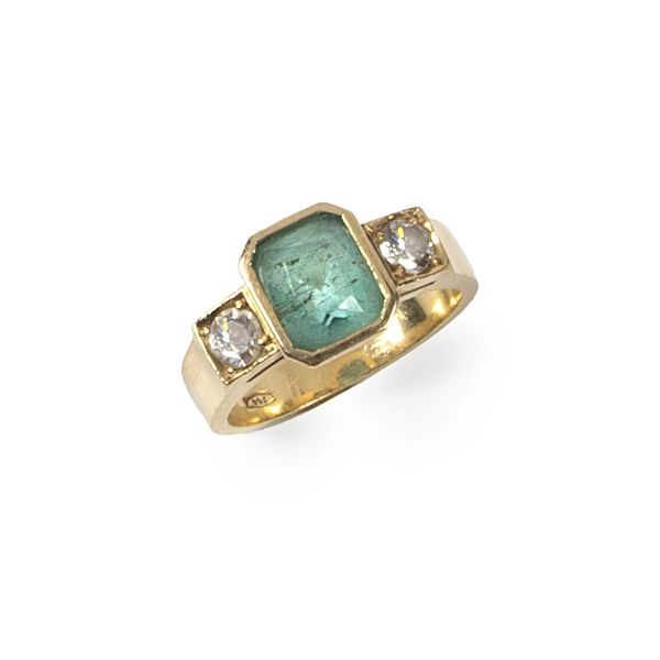 ANELLO CON SMERALDO E DIAMANTI