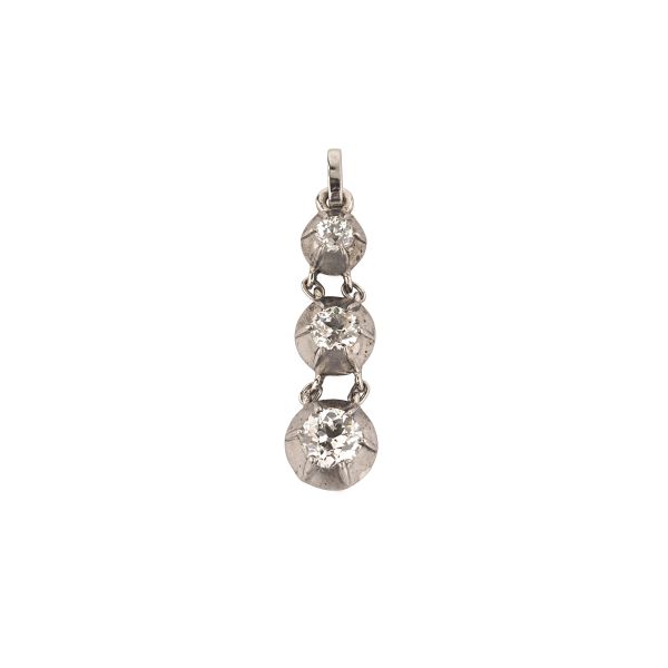 DIAMOND PENDANT IN 9KT WHITE GOLD