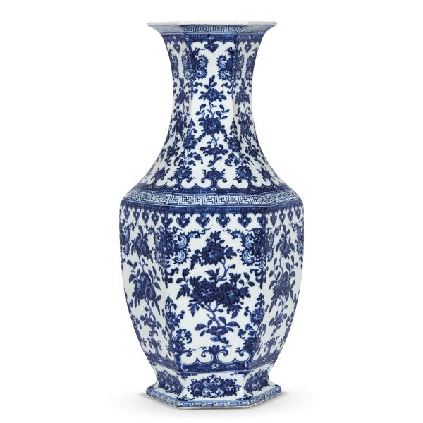 A HEXAGONAL VASE, CHINA, QING DYNASTY, 19TH CENTURY