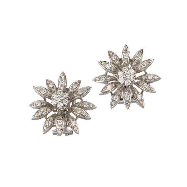 



DIAMOND FLOWER CLIP EARRINGS IN 18KT WHITE GOLD