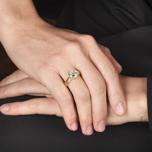 ANELLO SOLITARIO CON DIAMANTE