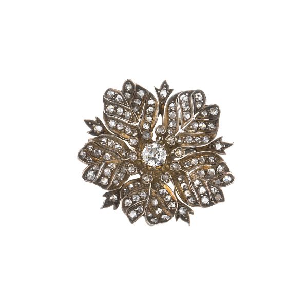 



DIAMOND FLOWER BROOCH IN GOLD AND SILVER 