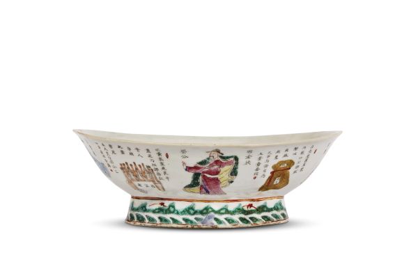 A PLATE&nbsp; WITH FOOT, CHINA, QING DYNASTY, 19TH-20TH CENTURIES