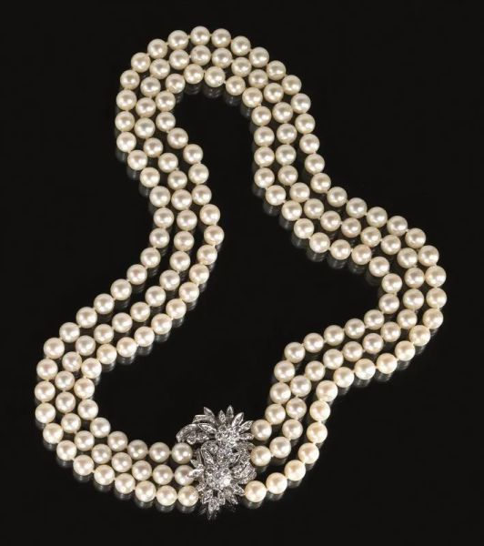   Collana in oro bianco, perle e diamanti 