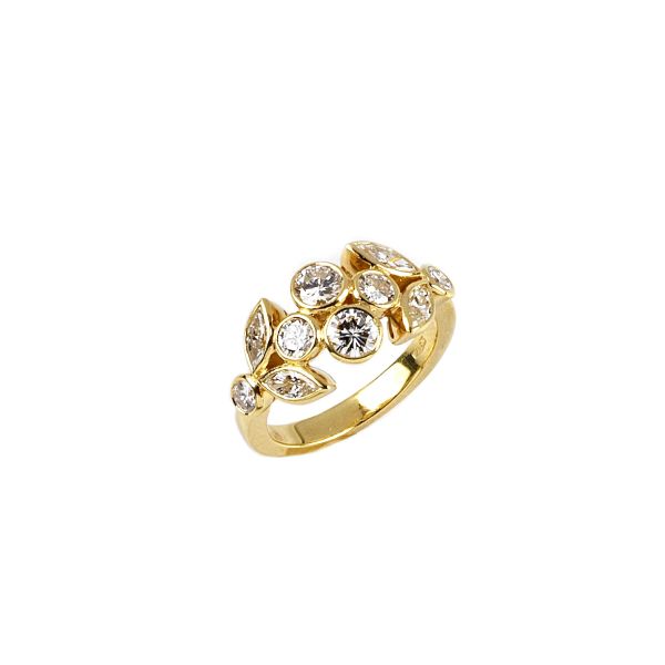 



DIAMOND RING IN 18KT YELLOW GOLD