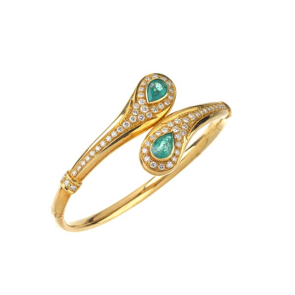 



EMERALD AND DIAMOND BANGLE BRACELET IN 18KT YELLOW GOLD 