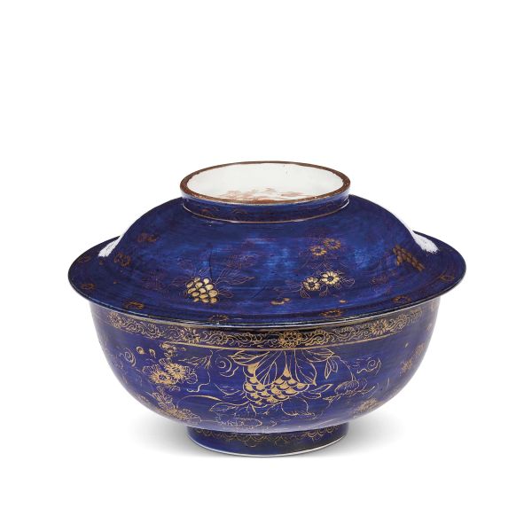 A LARGE BOWL WITH LID, CHINA, QING DYNASTY, 19TH CENTURY
