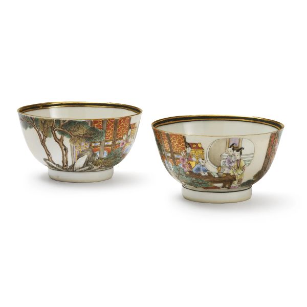 



A PAIR OF FAMILLE ROSE BOWLS, CHINA, 20TH CENTURY