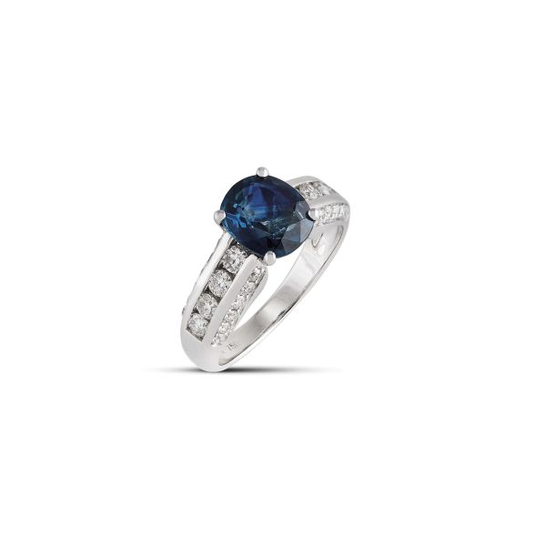 SAPPHIRE AND DIAMOND RING IN 18KT WHITE GOLD