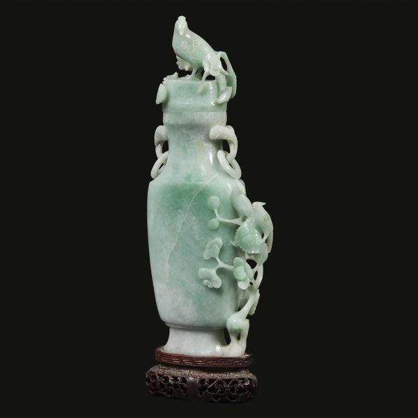 AN EMERALD VASE, CHINA, QING DYNASTY, 19TH-20TH CENTURIES