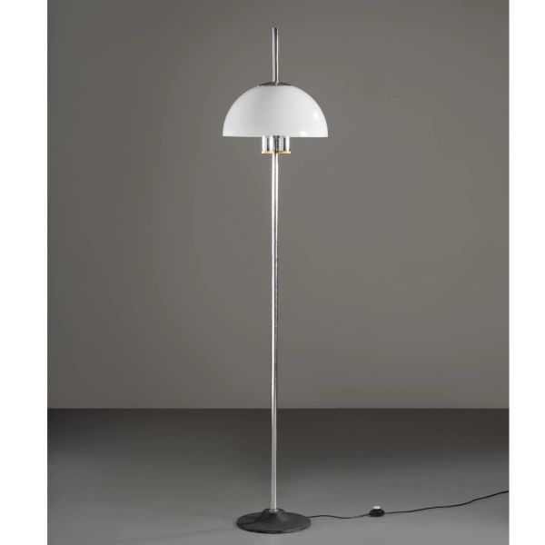 



METAL FLOOR LAMP
