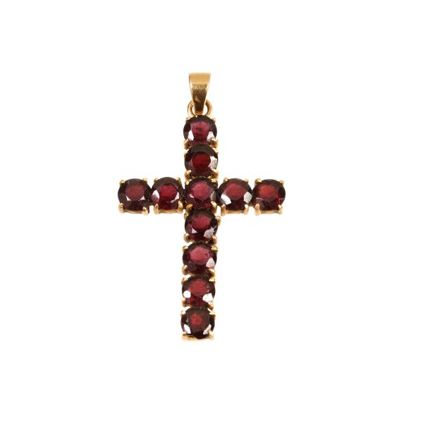 GARNETS PENDANT IN 18KT YELLOW GOLD