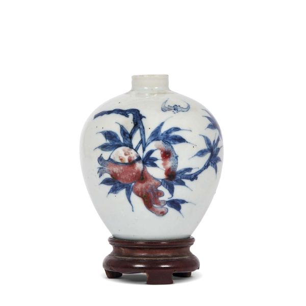 A SMALL VASE, CHINA, QING DYNASTY, 19TH CENTURY