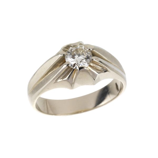 DIAMOND RING IN 18KT WHITE GOLD