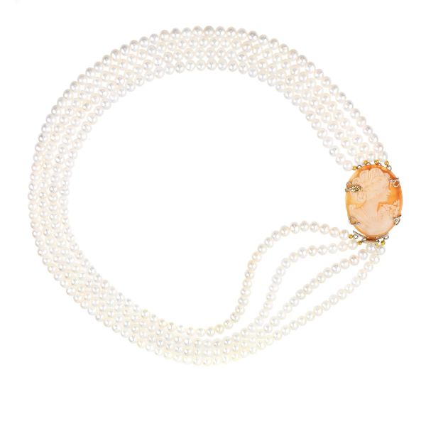 PEARL NECKLACE WITH CAMEO ON SHELL