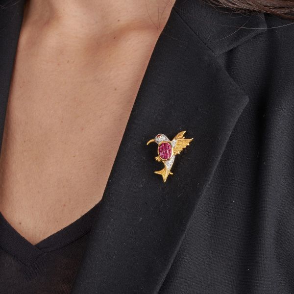 PICCOLA SPILLA A FORMA DI COLIBRI