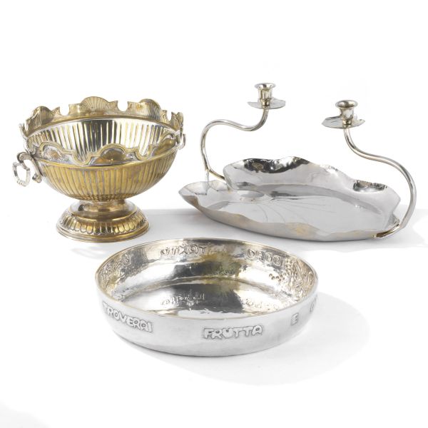 CENTERPIECE TRAY AND A REFRESHING GLASSES, 20th CENTURY IN SILVER PLATED METAL