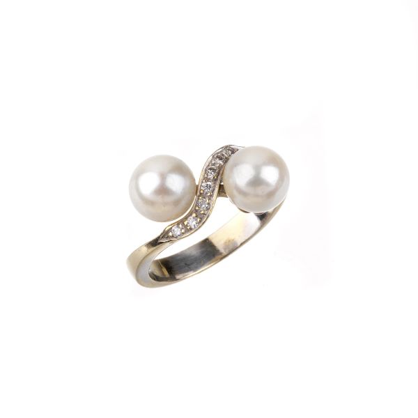 PEARL AND DIAMOND RING IN 18KT WHITE GOLD