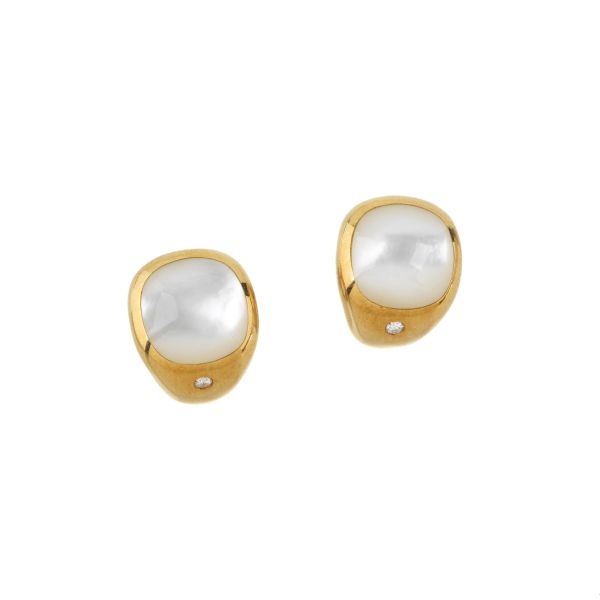 MOTHER OF PEARL AND DIAMOND EARRINGS IN 18KT YELLOW GOLD