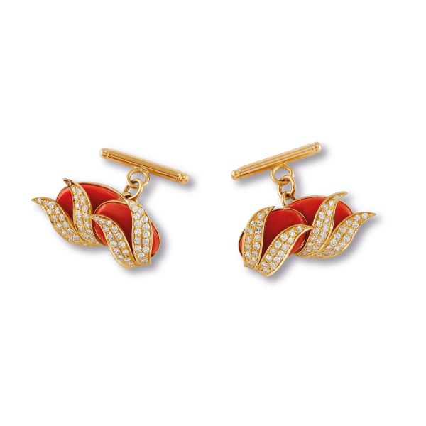 



CORAL AND DIAMOND CUFFLINKS IN 18KT YELLOW GOLD