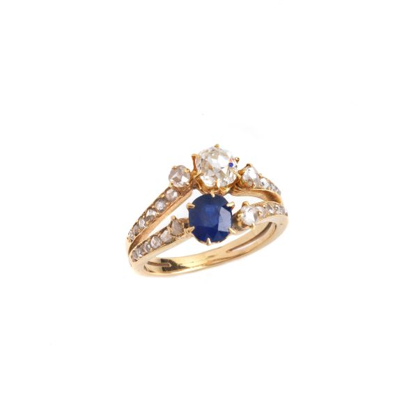 DIAMOND AND SAPPHIRE RING IN 18KT YELLOW GOLD