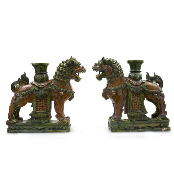 



A PAIR OF SANCAI-GLAZED POTTERY LION FIGURES, CHINA, MING DYNASTY 