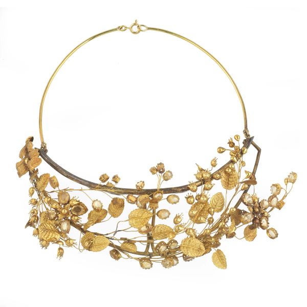 FLOWERING BRANCHES CHOCKER IN 18KT YELLOW GOLD AND METAL