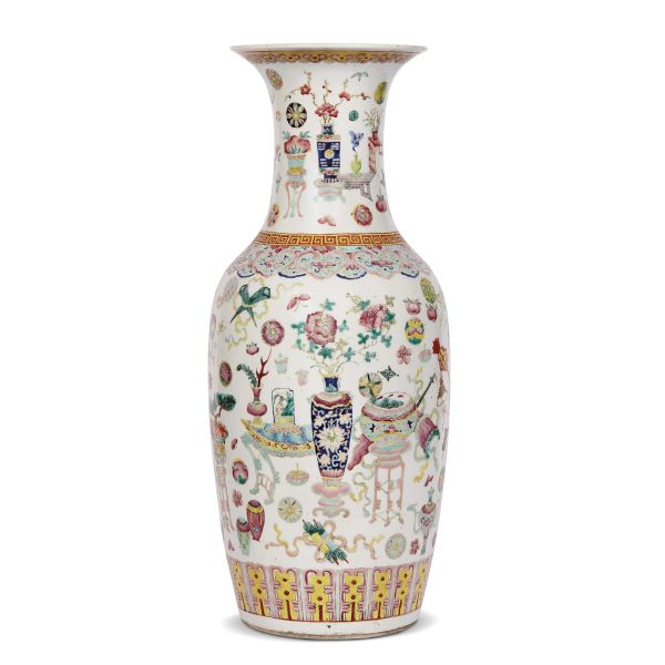 A CHINESE VASE, QING DYNASTY, 19TH CENTURY