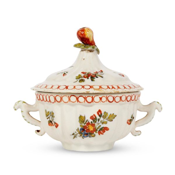 



TAZZA DA BRODO CON COPERCHIO, BASSANO, MANIFATTURA PASQUALE ANTONIBON, 1750-1770 CIRCA