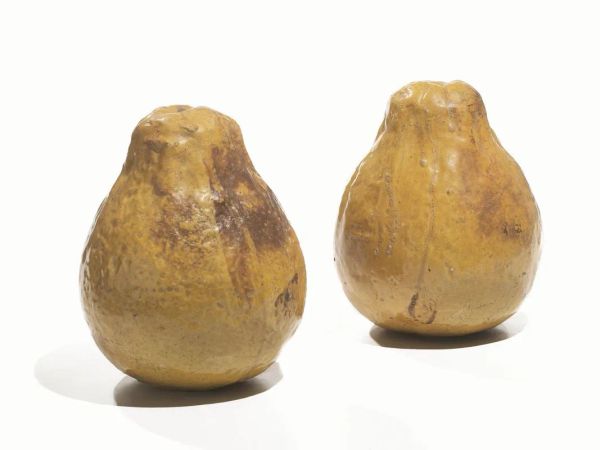  Due frutti Cina fine dinastia Qing , in ceramica gialla marcati alla base, alt. cm 19 (2)