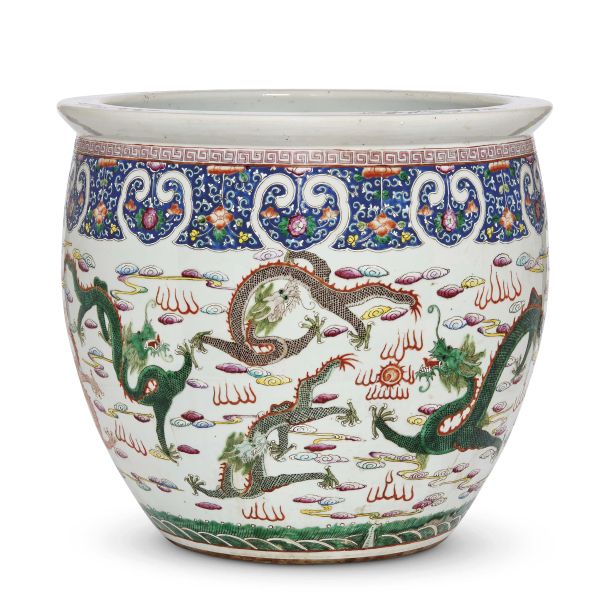 



A LARGE BASIN, CHINA, QING DYNASTY, 19TH CENTURY