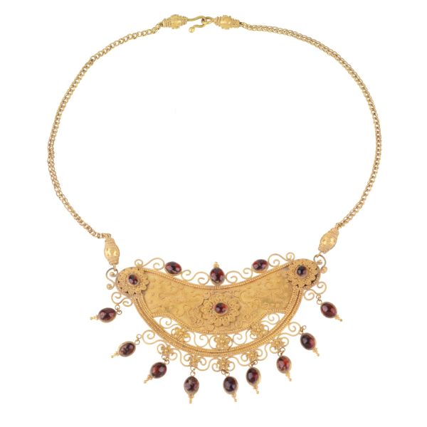 ARCHAEOLOGICAL STYLE NECKLACE WITH A BREASTPLATE IN 18KT YELLOW GOLD