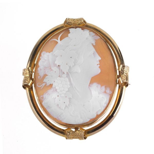 BIG SHELL CAMEO BROOCH IN 9KT GOLD