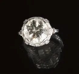  Anello, anni '20, in oro bianco e diamanti 