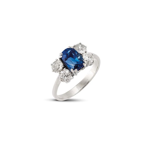 



CEYLON SAPPHIRE AND DIAMOND RING IN 18KT WHITE GOLD 