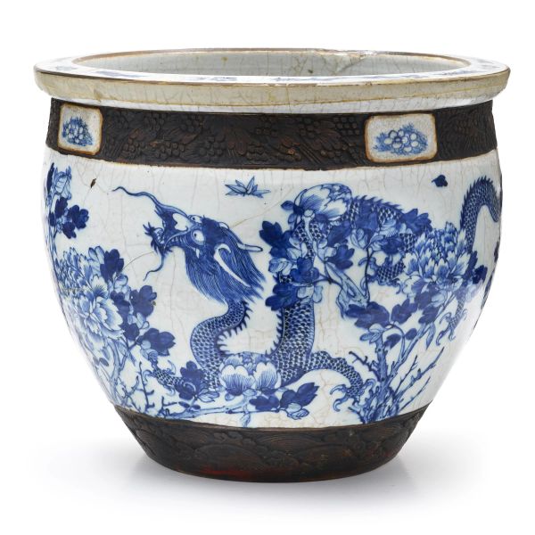 



BLUE WHITE PORCELAIN JARDINI&Egrave;RE, CHINA, LATE QING DYNASTY (NANJING KILNS, 19TH CENTURY) 
