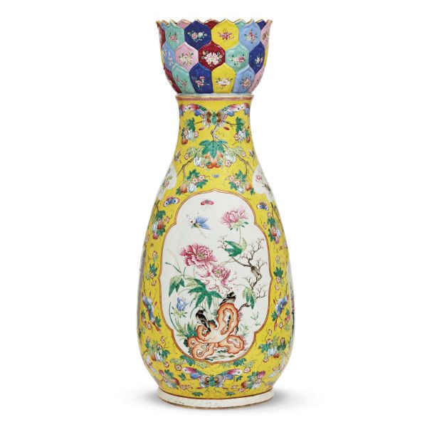 A VASE, CHINA, QING DYNASTY, 19TH CENTURY