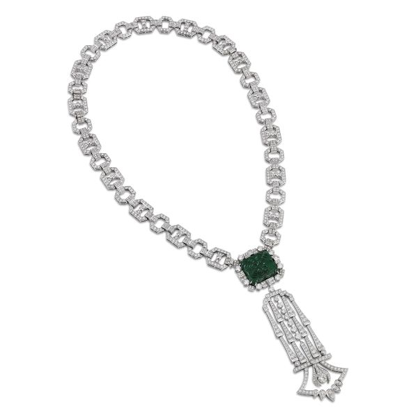 LONG EMERALD AND DIAMOND PENDANT NECKLACE IN 18KT WHITE GOLD&nbsp;&nbsp;
